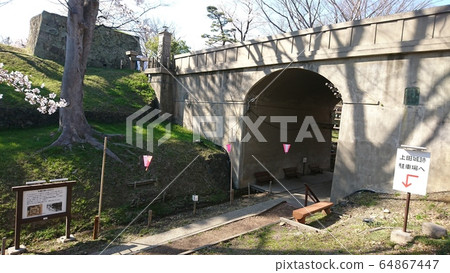 Ueda Castle Ninomaru Bridge (Former Ueda Kotsu Sanada Koyo Line Koenmae Station) 64867447