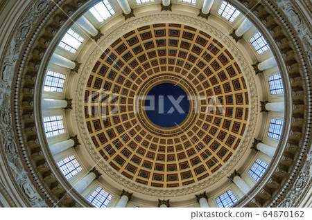 The dome in the interior of the Capitolio The dome in the interior of the Capitolio 64870162