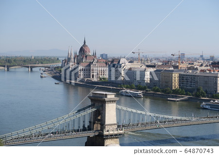 國立國會大廈和庫薩里橋取自王宮的山丘 64870743