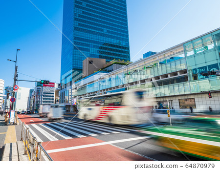 Tokyo Shinjuku Station South Exit 64870979