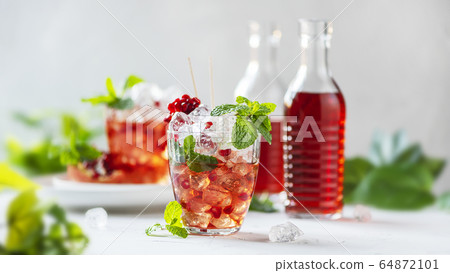 Fresh cocktail with pomegranate 64872101
