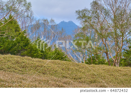 View the Yakushidake area on the northwest side from the midpoint between Mt. 64872432