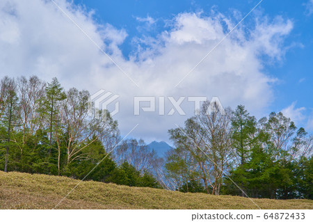 View the Yakushidake area on the northwest side from the midpoint between Mt. 64872433