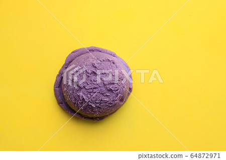 Ice-cream scoop on bright background, copy space 64872971