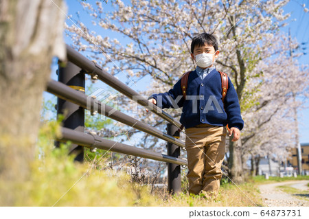 Boy's mask spring cherry school bag 64873731
