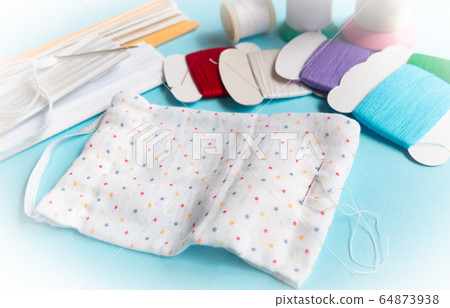 面料口罩生產，手工縫製 64873938