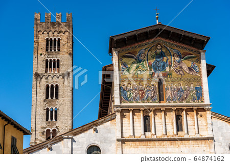 Basilica of San Frediano in Romanesque style - Lucca Tuscany Italy 64874162
