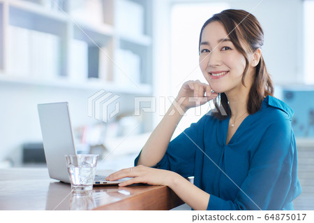 Business woman office Business woman office 64875017