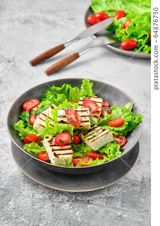 Salad with grilled cheese, tomato and wine sauce 64876750