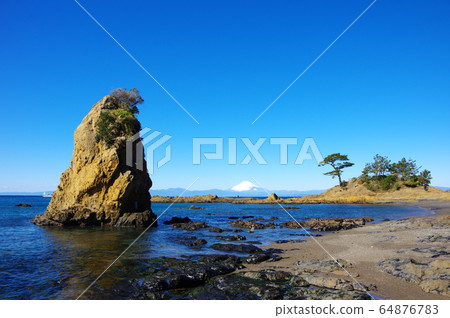 從秋穀/立石海岸看冬天的富士山（神奈川縣橫須賀市） 64876783