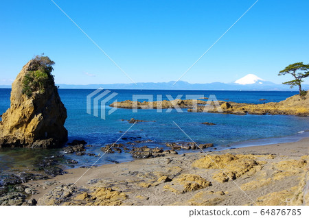 從秋穀/立石海岸（橫須賀市）眺望富士山 64876785