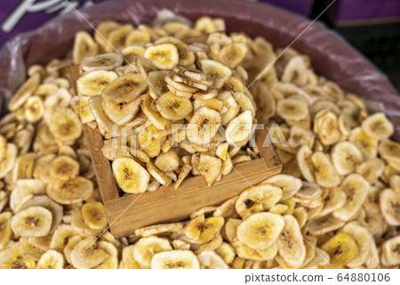 Banana chips sold in Korean traditional market Banana chips sold in Korean traditional market 64880106