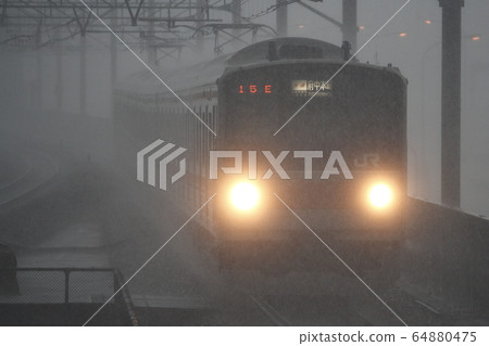 Musashino Line 205 series that goes through the heavy rain Keiyo Line Musashino Line 205 series that goes through the heavy rain Keiyo Line 64880475