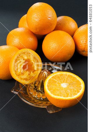 manual juicer with oranges manual juicer with oranges 64881053