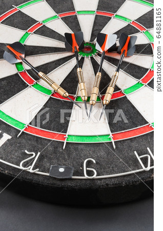 darts target with numbers on black 64881165