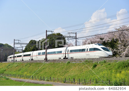 Odakyu Electric Railway Odawara Line Hadano-Tokai University Mae 50000 50001 formation Romance Car VSE Hakone 64882934