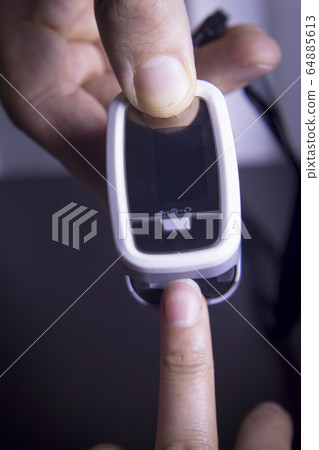 Blood oxygen finger meter 64885613