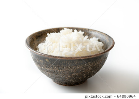 米飯放在碗裡 64890964