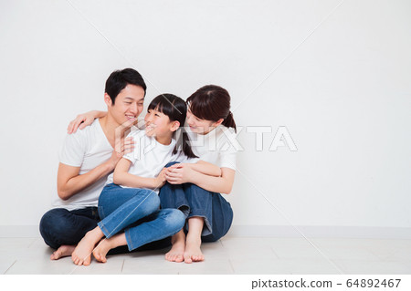 Family Parents and Children Portrait Mothers Children Dad 64892467