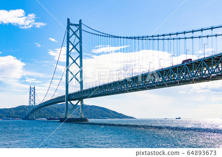 Akashi Kaikyo Bridge 64893673