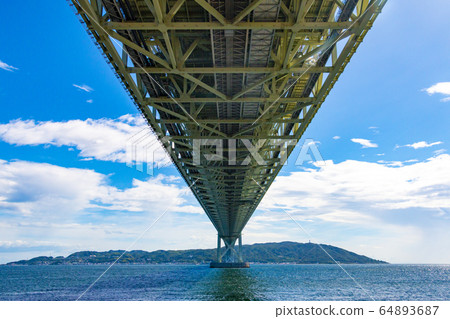 Akashi Kaikyo Bridge 64893687
