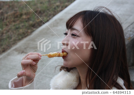 Beautiful Osaka woman eating model photo: Mitarashi Dango 64894313