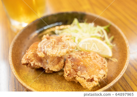 Deep-fried chicken with fried chicken Deep-fried chicken with fried chicken 64897965