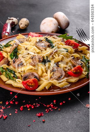 Pasta with mushrooms, cheese, spinach and rukkola 64898384