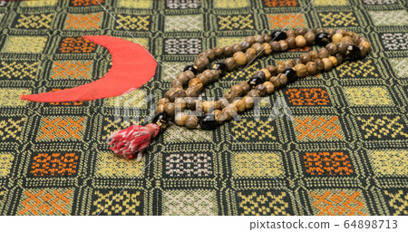 Ramadan, the Muslim rosary 64898713