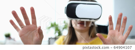 Gamer in vr glasses 64904107