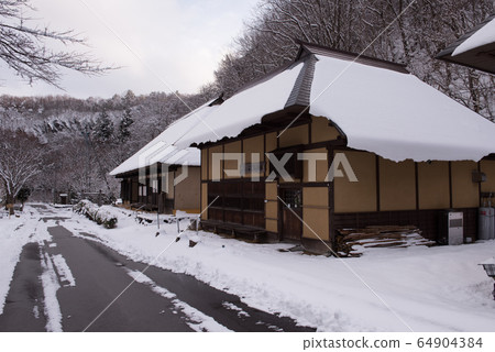 A teahouse in Timber Iwa Park where snow accumulates 64904384