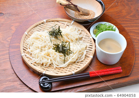 Inaniwa烏冬面(Inaniwa烏冬面,Inaniwa烏冬面,Inaniwa烏冬面)芝麻醬,秋田特產,當地美食,當地美食。 Inaniwa烏冬面(Inaniwa烏冬面,Inaniwa烏冬面,Inaniwa烏冬面)芝麻醬,秋田特產,當地美食,當地美食。 64904858