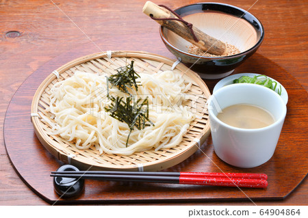 Inaniwa烏冬面(Inaniwa烏冬面,Inaniwa烏冬面,Inaniwa烏冬面)芝麻醬,秋田特產,當地美食,當地美食。 Inaniwa烏冬面(Inaniwa烏冬面,Inaniwa烏冬面,Inaniwa烏冬面)芝麻醬,秋田特產,當地美食,當地美食。 64904864