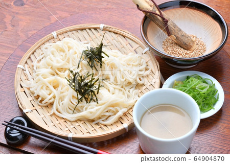 Inaniwa Udon (Inaniwa Udon, Inaniwa Udon, Inaniwa Udon) Sesame sauce, Akita specialty, local gourmet, local cuisine. 64904870
