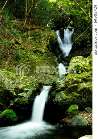 湯河谷高丹瀑布（下三步） 64905424