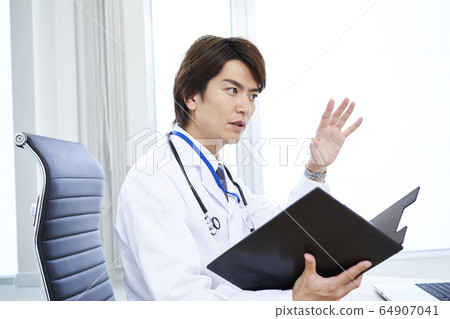 Young doctor doctor Young doctor doctor 64907041