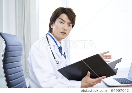 Young doctor doctor Young doctor doctor 64907042