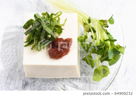 Summer taste cold guy 64909232