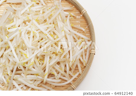 Bean sprouts 64912140