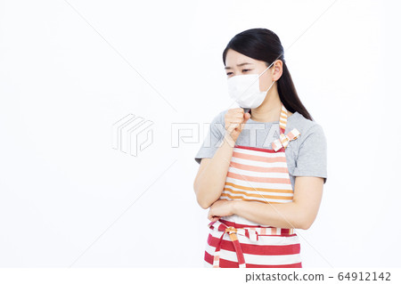 Housewife in her 30s 64912142