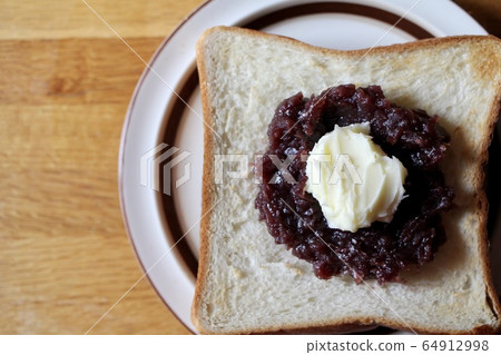 Square toast with bean paste and butter served on a plate 64912998