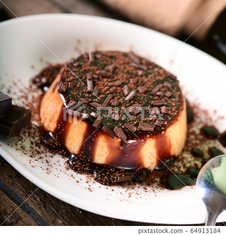 Panna cotta 64913184
