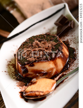 Panna cotta 64913215