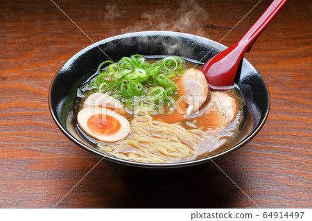 Note) Steam is a retouch synthesis. Traditional Chinese soba with rich soy sauce soup, soy sauce ramen, Chinese ramen image 64914497