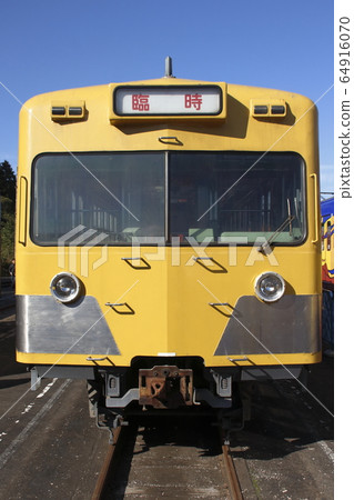 Seibu Railway: Old 101 series train (Yokose rolling stock open to the public) 64916070