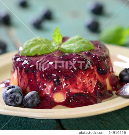 Panna cotta with blueberries Panna cotta with blueberries 64916236