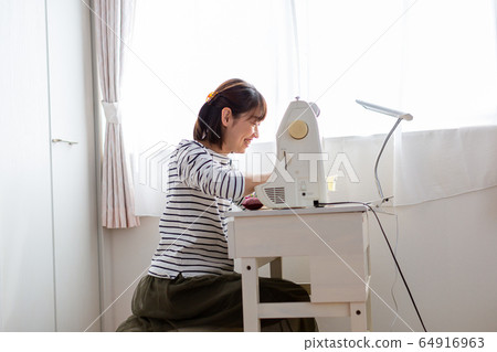 Handmade handmade women using sewing machines Handmade handmade women using sewing machines 64916963