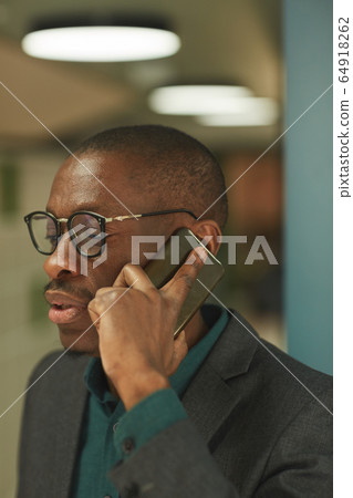 Business conversation on the phone Business conversation on the phone 64918262