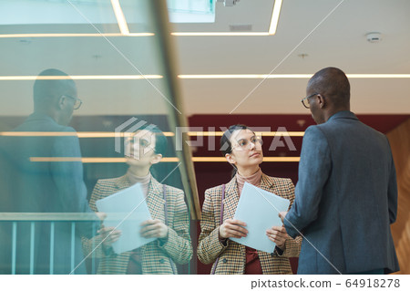Business colleagues discussing contract 64918278