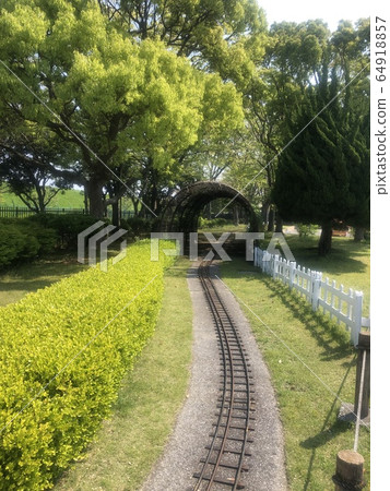 A tunnel A tunnel 64918857